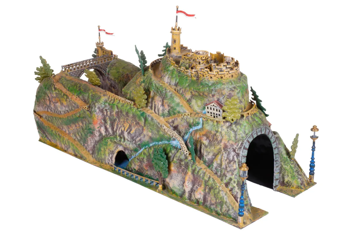 Tunnel en tôle Santhion avec tranchée et château