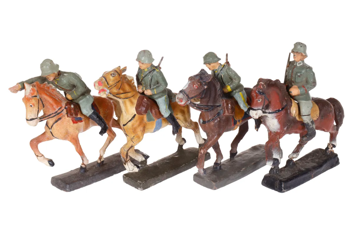 4 Elastolin soldaten te paard