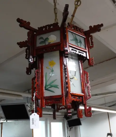 1 ceiling lamp