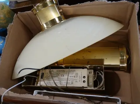 1 ceiling lamp
