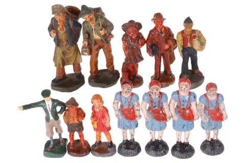 12 figurek z masy