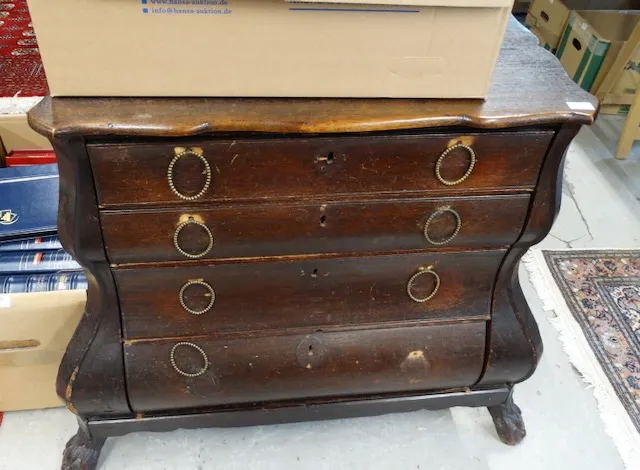 1 chest of drawers