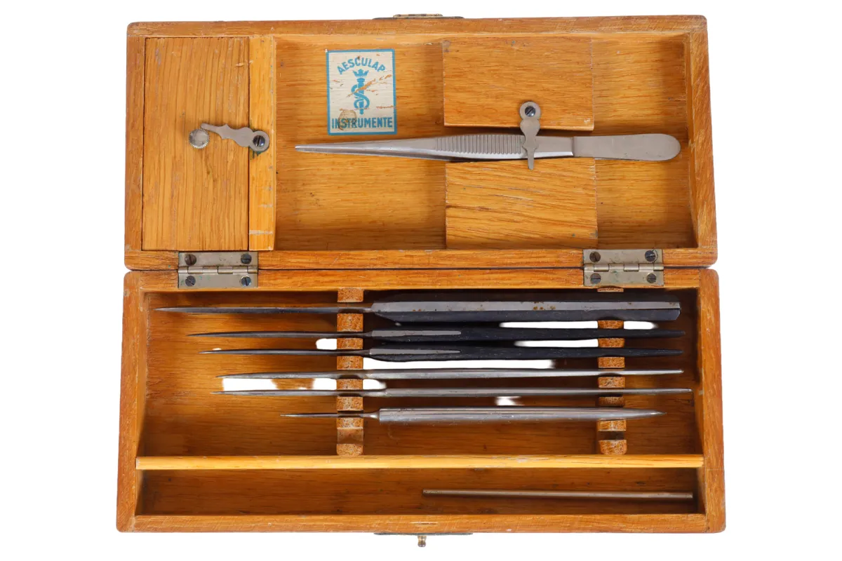 Medizinischer Instrumentenkasten