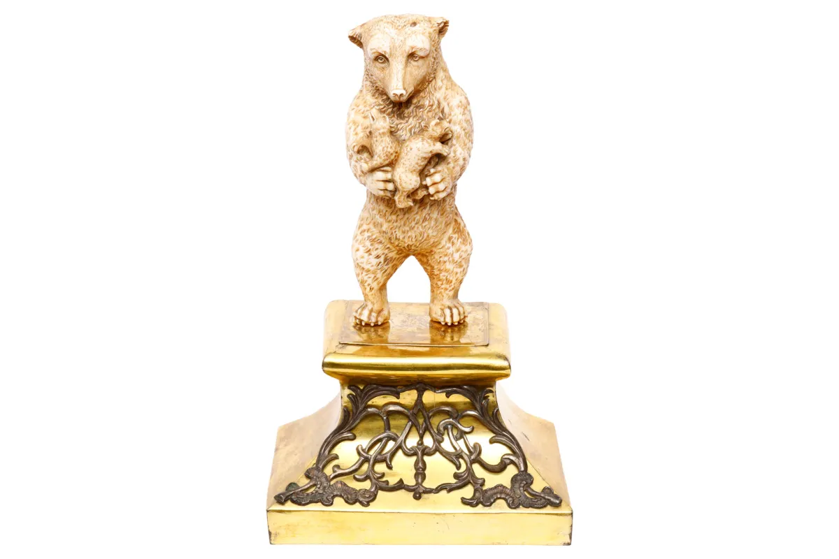 Cabinet of curiosities statue