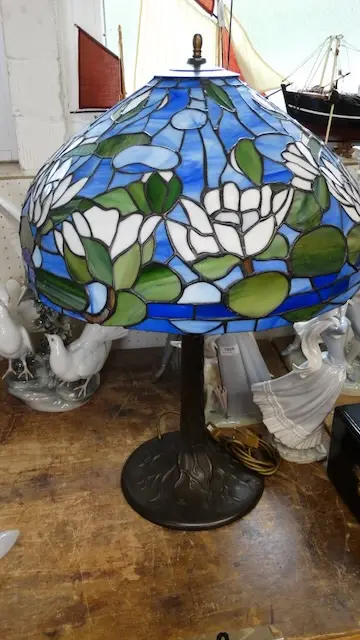 1 table lamp Tiffany style