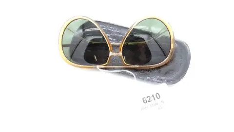 1 sunglasses "Gucci"