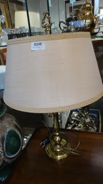 1 table lamp
