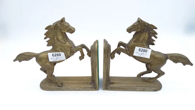 2 bookends "horses"