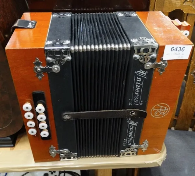1 accordion