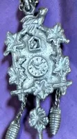 feiner Silberkettchen mit Anhänger in Form einer Kuckucksuhr, Silber-800-L-45 cm, H-2,5 cm, 4,48 gr