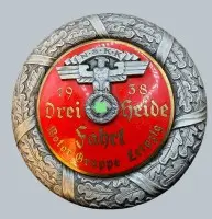 Leipzig 1938, NSKK Motor Gruppe Leipzig, Drei Heide Fahrt, fabrikant Wilhelm Helbing, Leipzig W33, diameter 8,3 cm, zeer goede, verzamelwaardige staat