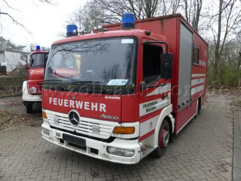 1 Mercedes-Benz ATEGO 976.X1 / 815F 3-дверный с задним подъемником