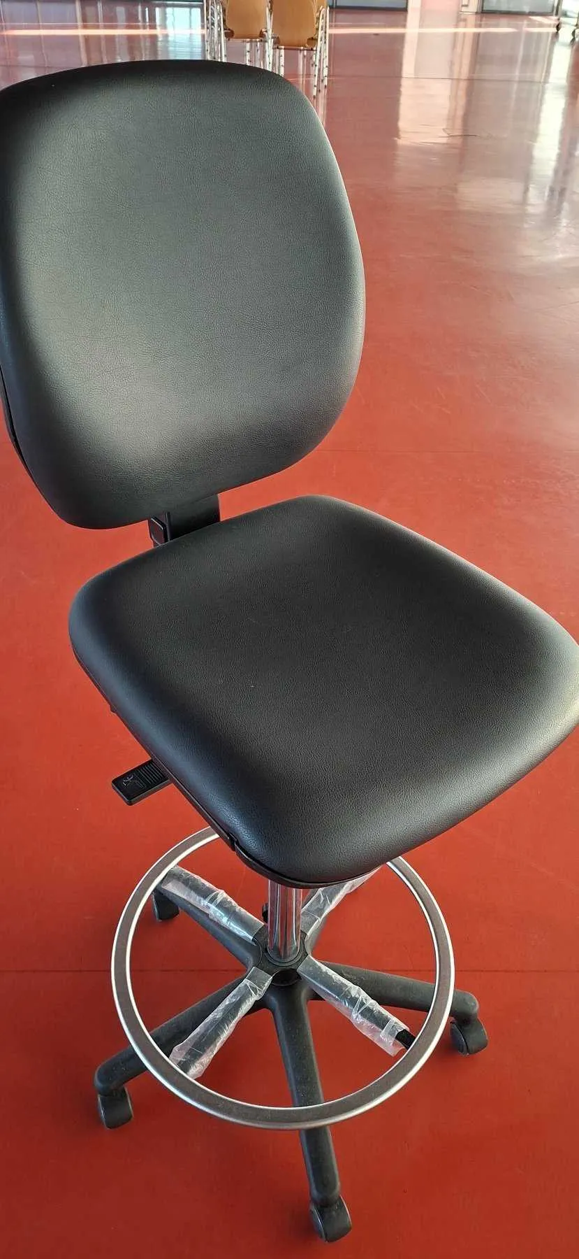 1 Kassendrehstuhl Kaiser+Kraft schwarz