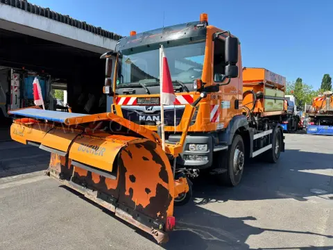 1 MAN TGM 13.250, 15 т полной массы с плугом Bucher и распределителем Küpper-Weisser