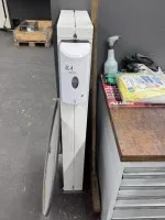 1 Handhygienespender mit Standfuß