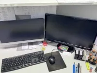 1 PC terra se 2 širokoúhlými TFT monitory Fujitsu a HP
