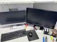 1 PC terra se 2 širokoúhlými TFT monitory Fujitsu a HP
