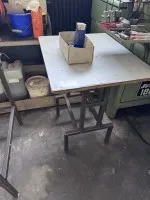 2 стола для складирования