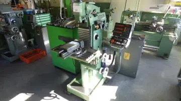Universal-Werkzeugfräsmaschine Fabr.: DECKEL