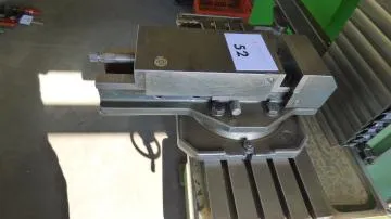 hydraulischer Maschinenschraubstock Fabr.: DECKEL