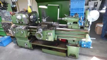 Токарный станок с ходовым и подающим винтом марка: VDF BOEHRINGER