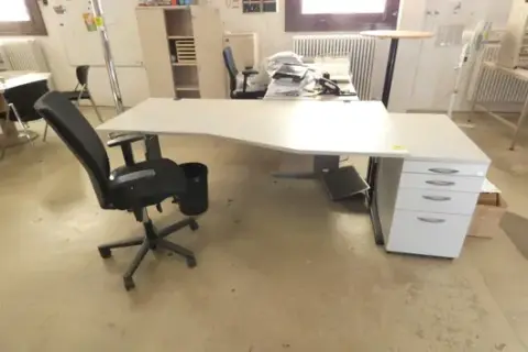 Desk workstation