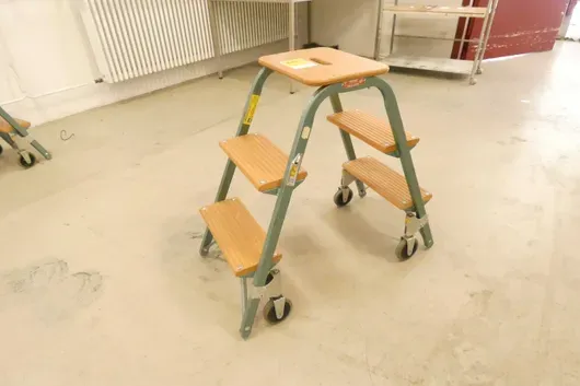 Haca - Leiterntritt, doppelseitig, rollbar