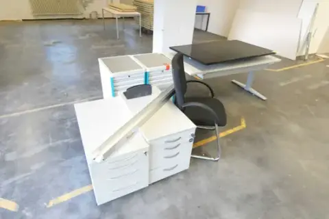 Mixed lot (furniture/technical equipment)