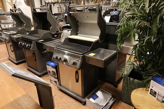 Plynový gril Napoleon Rogue XT 425