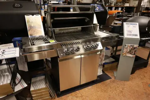 Napoleon Prestige Pro 500 natural gas grill