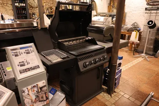 Plynový gril Napoleon Phantom Rogue SE 425