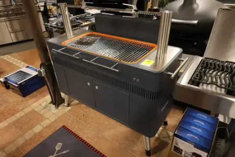 Everdur Charcoal Grill with Electric Ignition