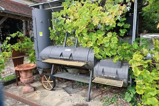 Offset barbecue smoker