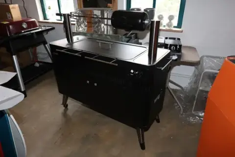 Uhlový gril Everdure HUB 2
