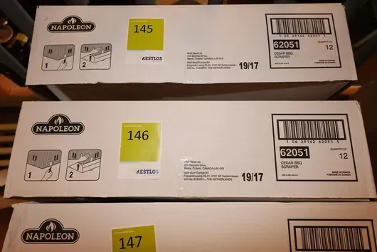 1 doos met 12 Napoleon cederhouten grillsschrapers Cadar BBY Scraper