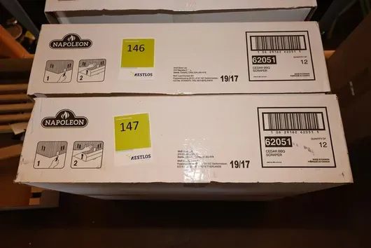 1 doos met 12 Napoleon cederhouten grillsschrapers Cadar BBY Scraper