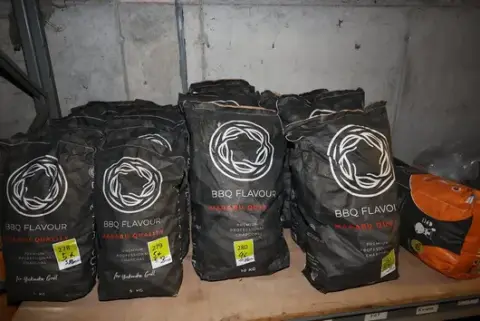 4 x 10 kg dřevěné uhlí BBQ Flavour