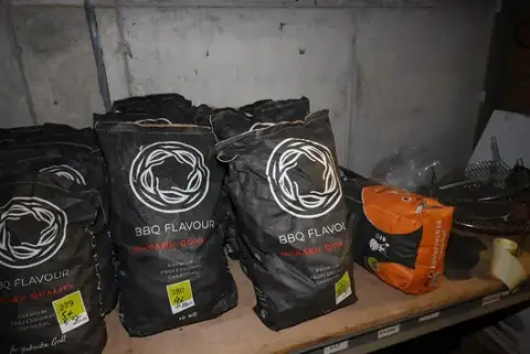4 x 10 kg dřevěné uhlí BBQ Flavour