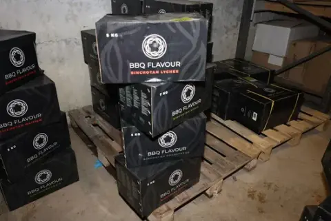 4 x 5 kg brikety s příchutí BBQ