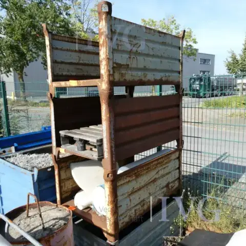 Stahl-Stapelgestelle bzw. -boxen