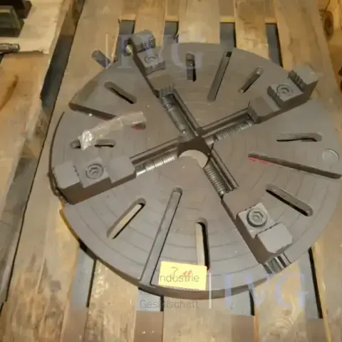 Four-jaw chuck