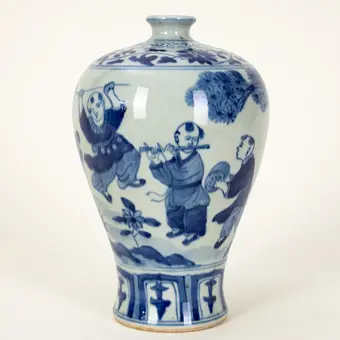 Vase bleu et blanc, marque Xuande, Chine, 20e s.