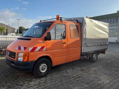 1 Volkswagen Transporter (2D) LT 35 Pritsche mit Spriegel und Plane