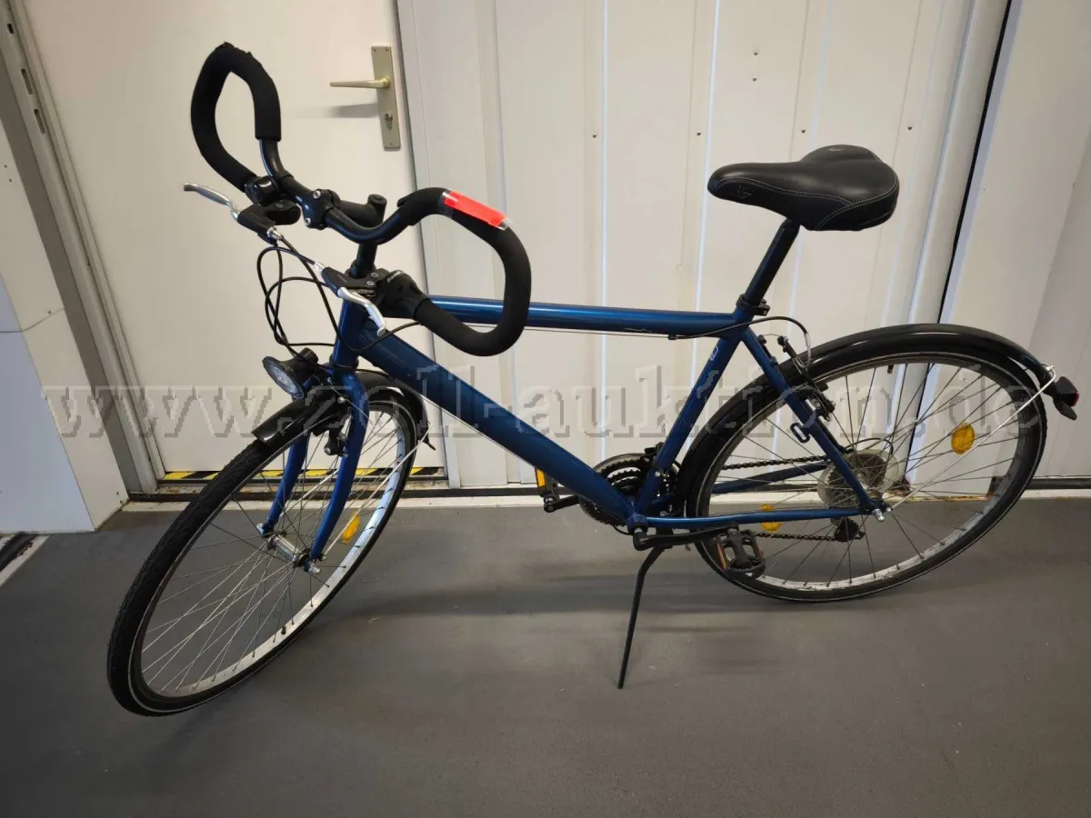 1 men's bicycle, unbranded, 18-speed, 27 inch