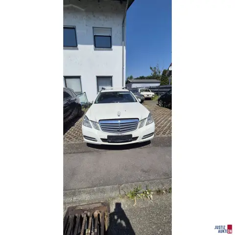 Hvit Mercedes Benz E-klasse T-modell E 250 CDI