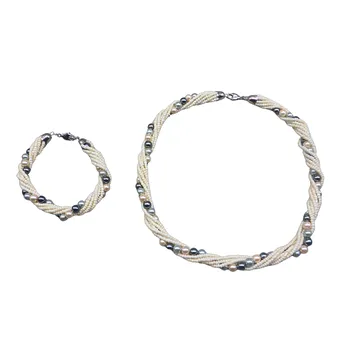 Jewellery set consisting of pearl necklace and pearl bracelet.