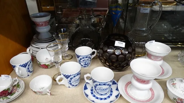 1 sada skla a porcelánu
