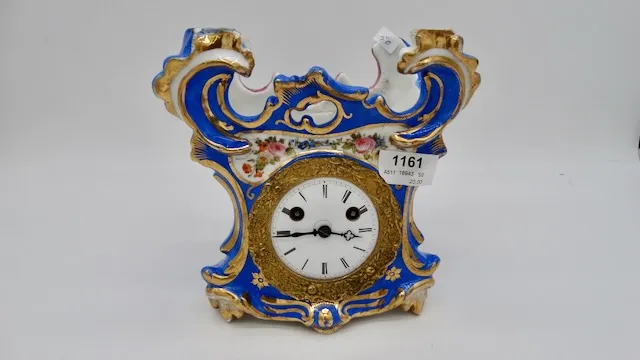 1 porseleinen klok omstreeks 1890