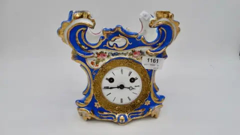 1 porcelánové hodiny kolem 1890