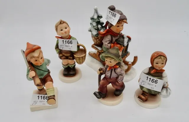 5 Goebel figuren "Jongens en meisjes in klederdracht"